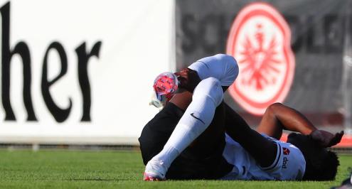 آينتراخت فرانكفورت يفتقد مدافعه أمام بايرن ميونخ وريال مدريد